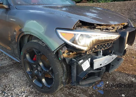 2022 Alfa Romeo Stelvio Veloce Ti Awd z USA, uszkodzony, nr VIN ZASPAKBN6N7D44373